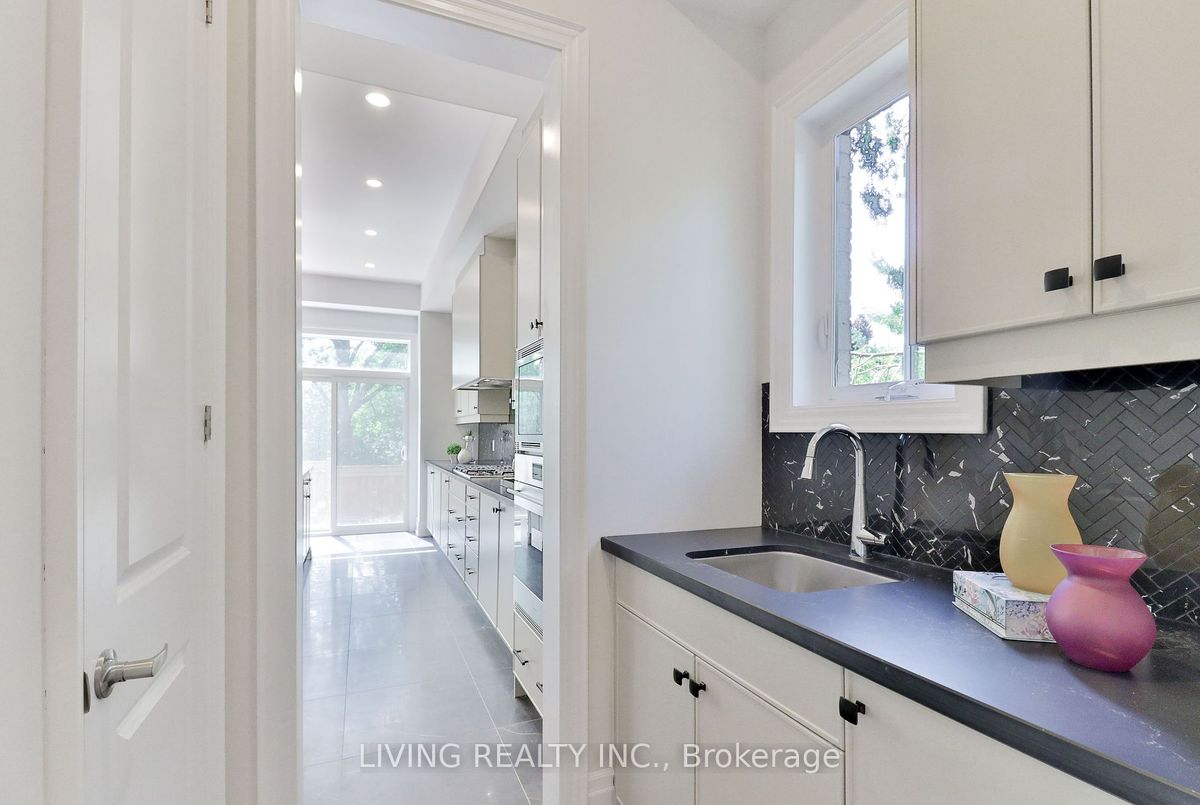 16 Becky Cheung Court 16 Becky Cheung Court Toronto C14