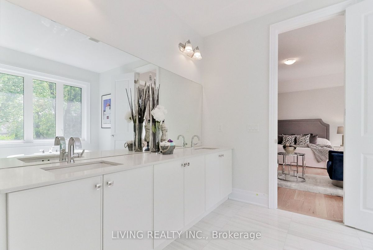 16 Becky Cheung Court 16 Becky Cheung Court Toronto C14