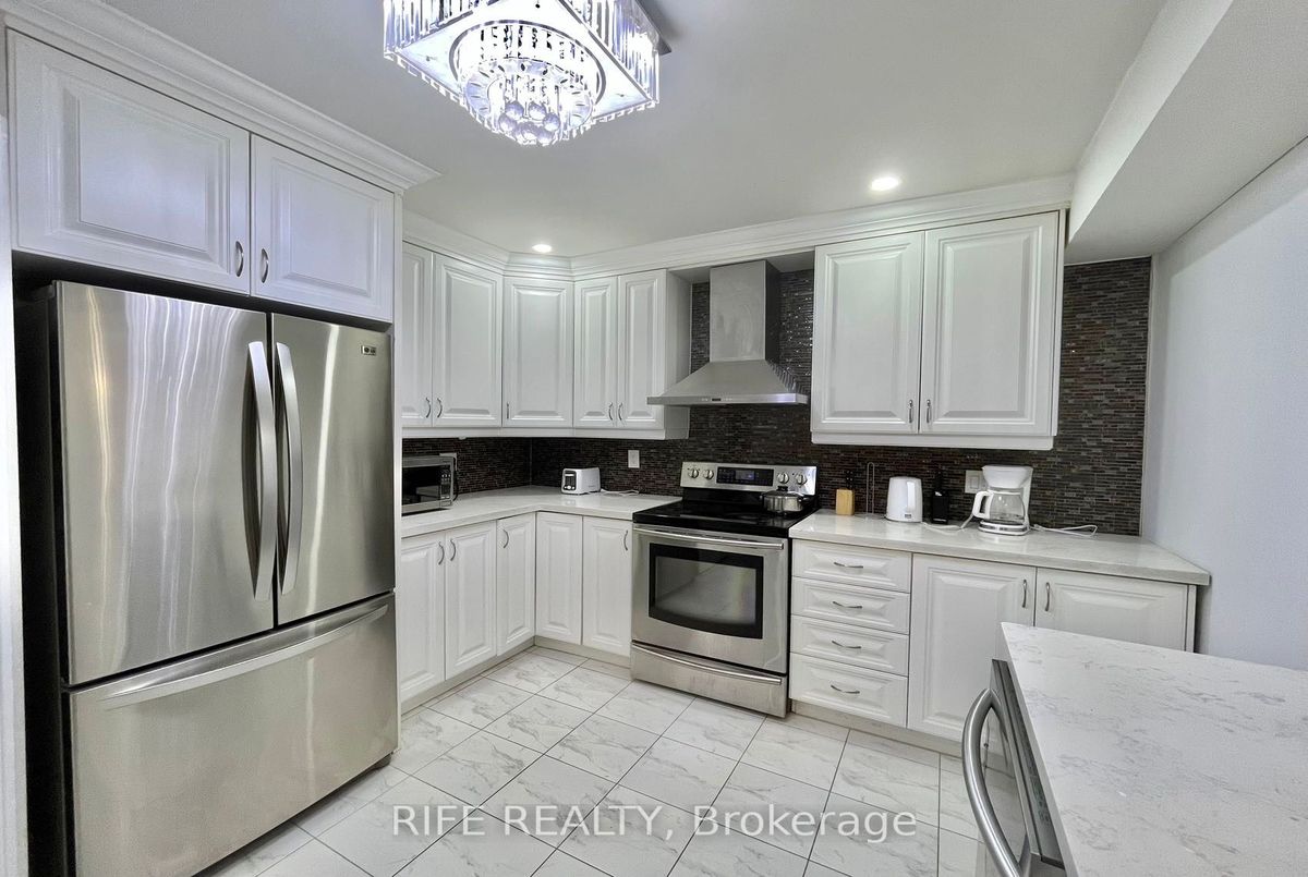 298 Empress Avenue S 298 Empress Avenue S Toronto C14