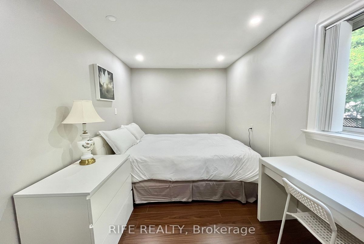 298 Empress Avenue S 298 Empress Avenue S Toronto C14