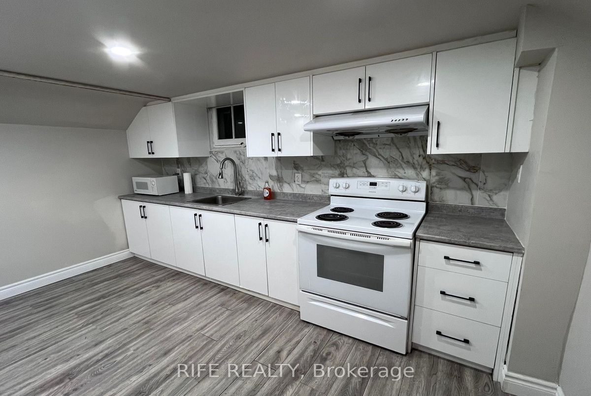 298 Empress Avenue S 298 Empress Avenue S Toronto C14