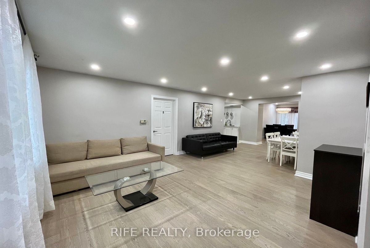 298 Empress Avenue S 298 Empress Avenue S Toronto C14