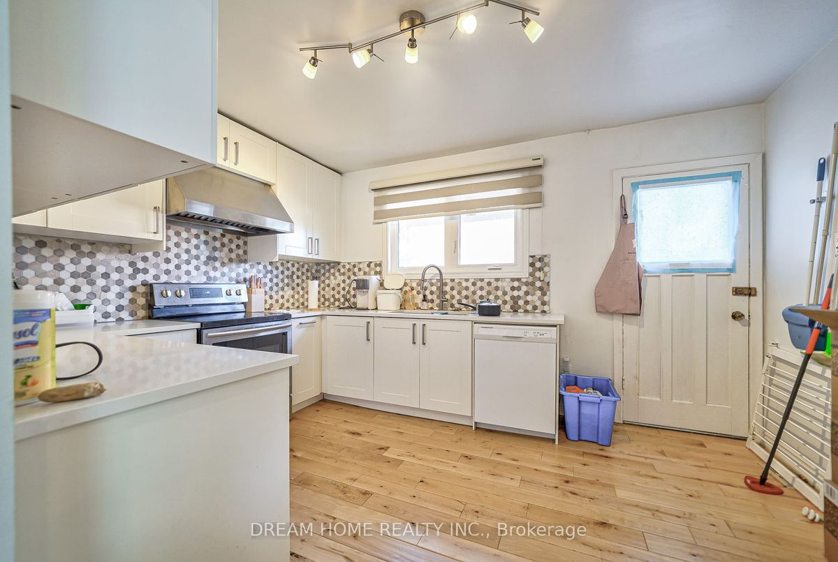 30 Caswell Dr 30 Caswell Dr Toronto