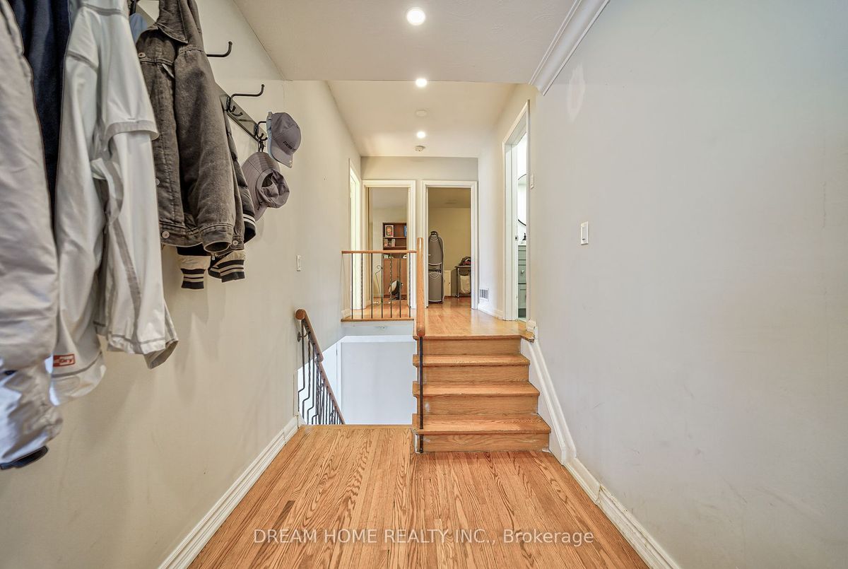 30 Caswell Dr 30 Caswell Dr Toronto
