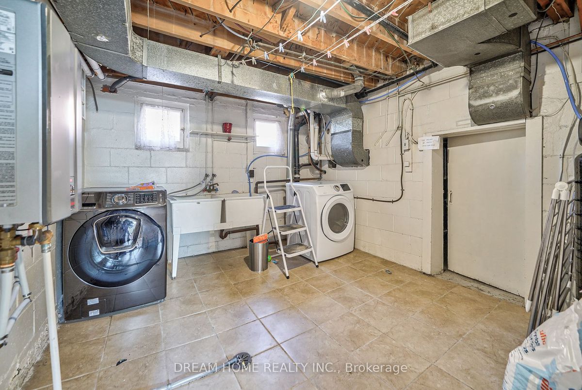 30 Caswell Dr 30 Caswell Dr Toronto