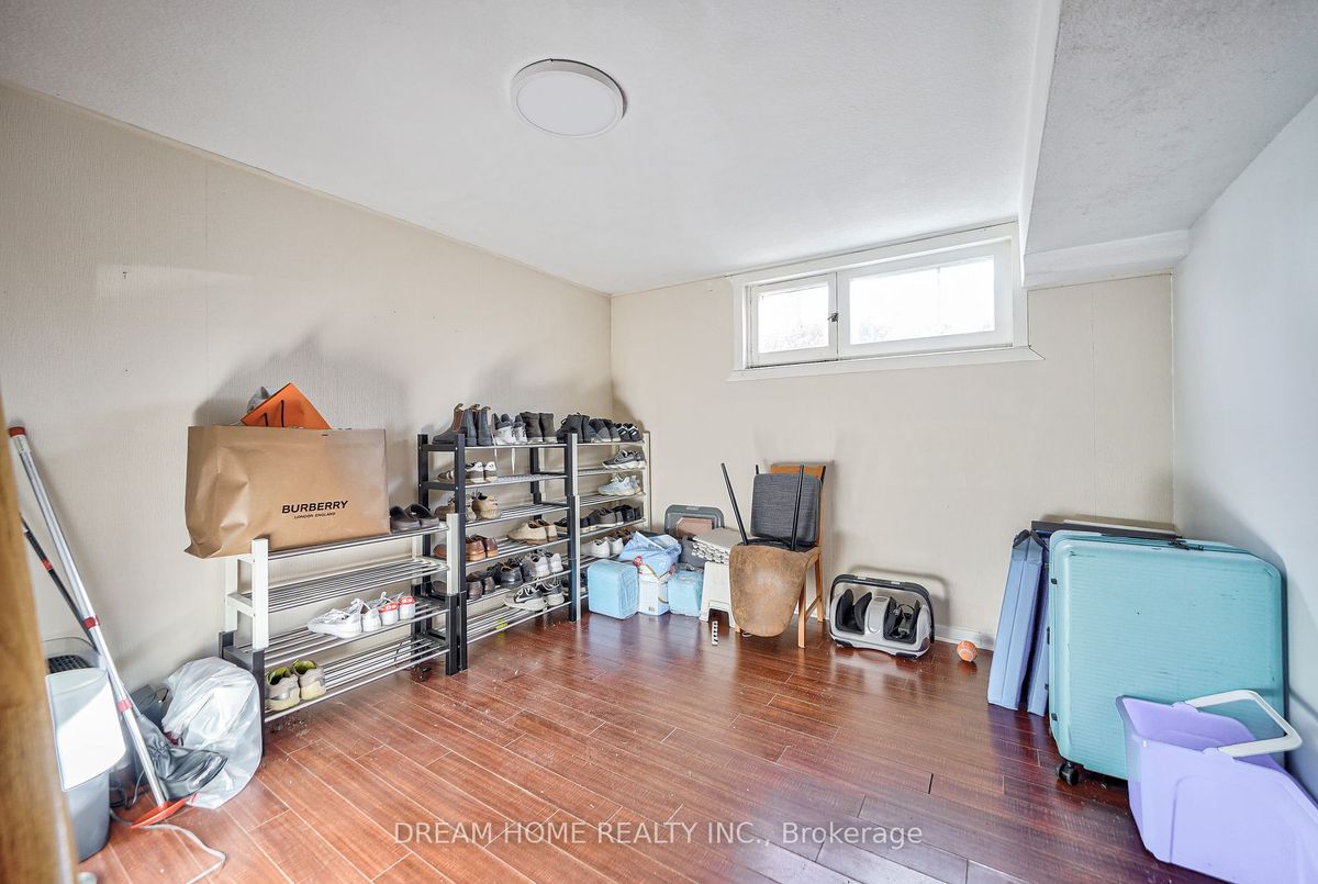 30 Caswell Dr 30 Caswell Dr Toronto