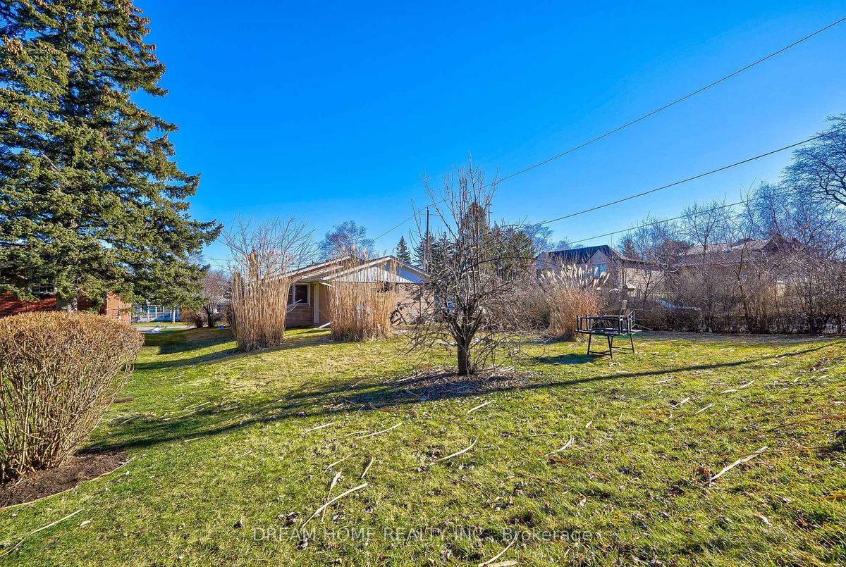30 Caswell Dr 30 Caswell Dr Toronto