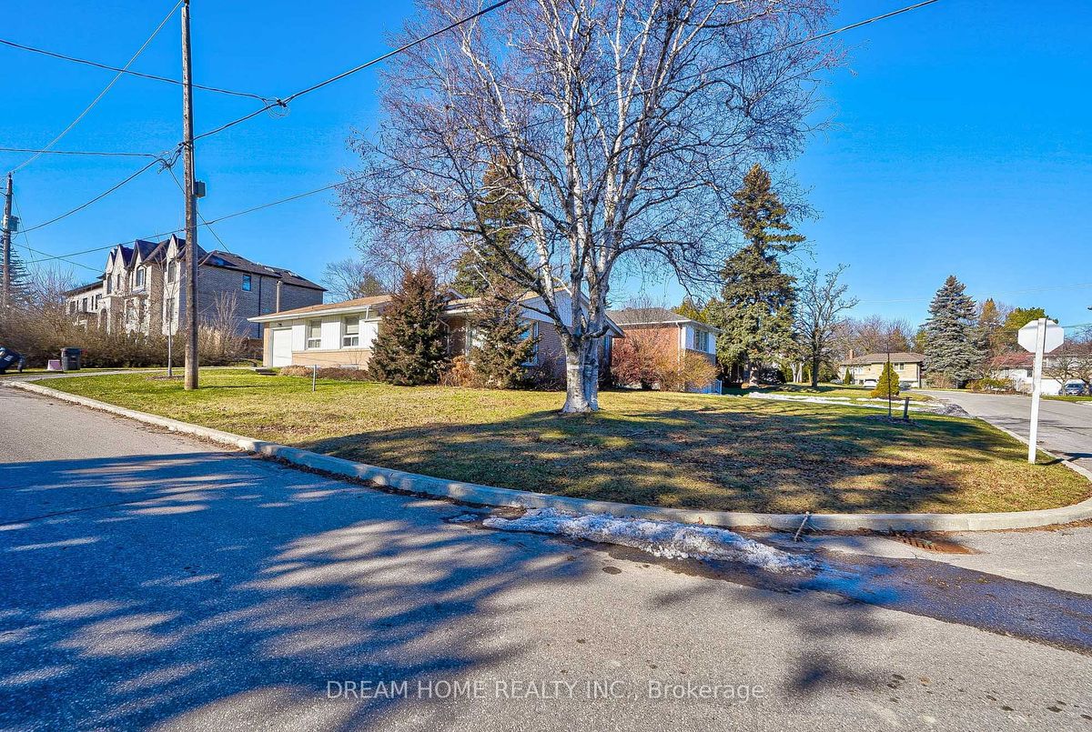 30 Caswell Dr 30 Caswell Dr Toronto