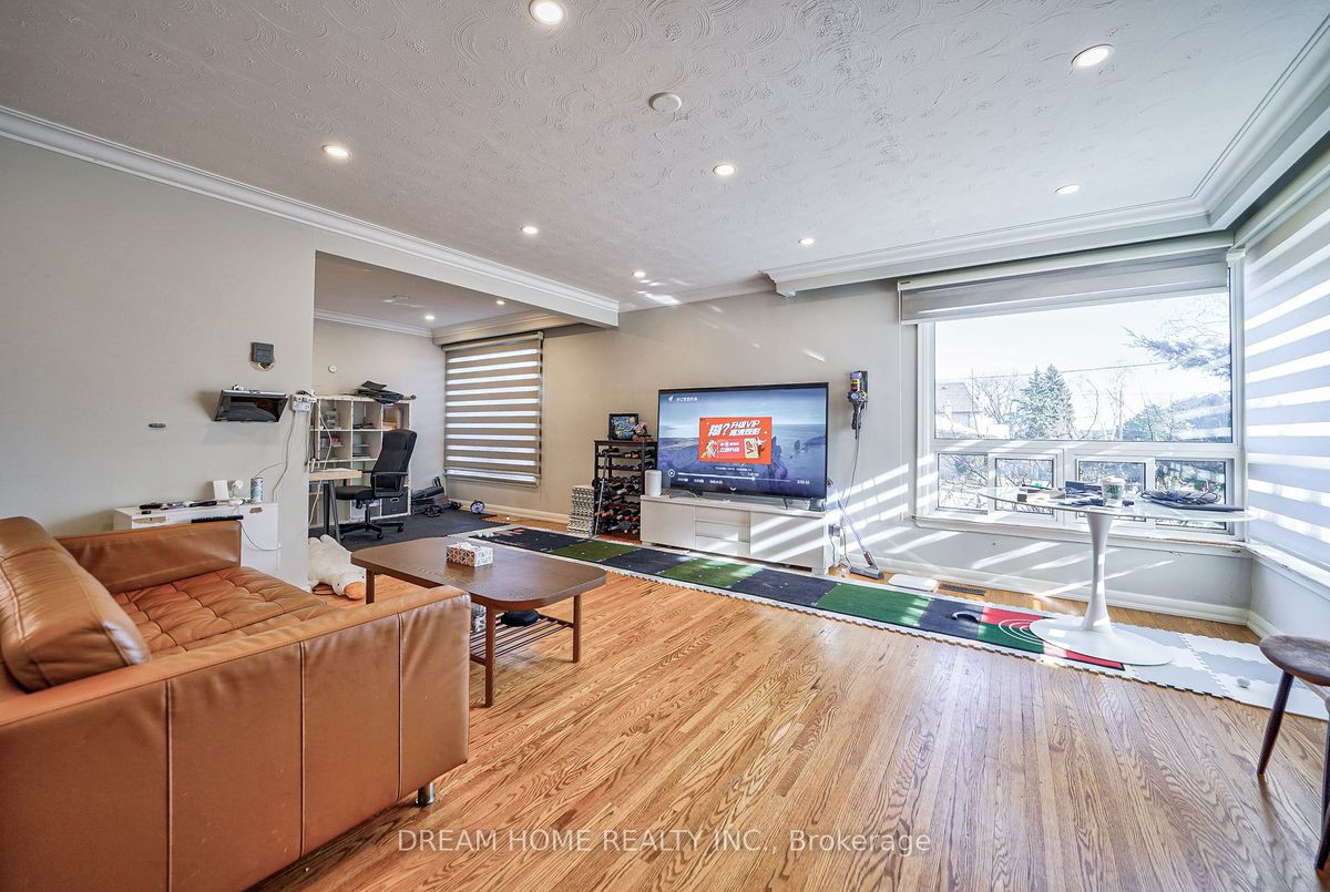 30 Caswell Dr 30 Caswell Dr Toronto