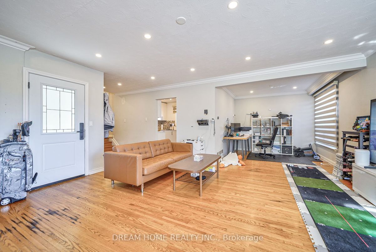 30 Caswell Dr 30 Caswell Dr Toronto