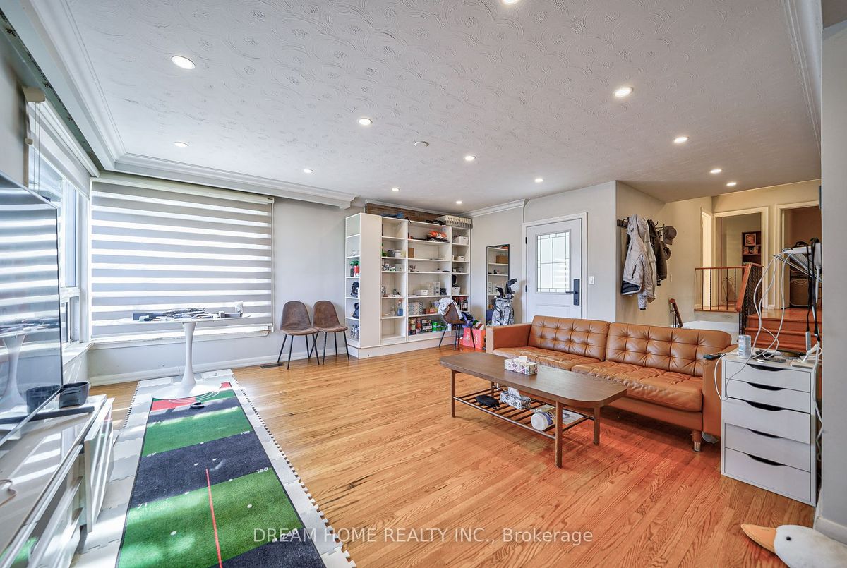 30 Caswell Dr 30 Caswell Dr Toronto