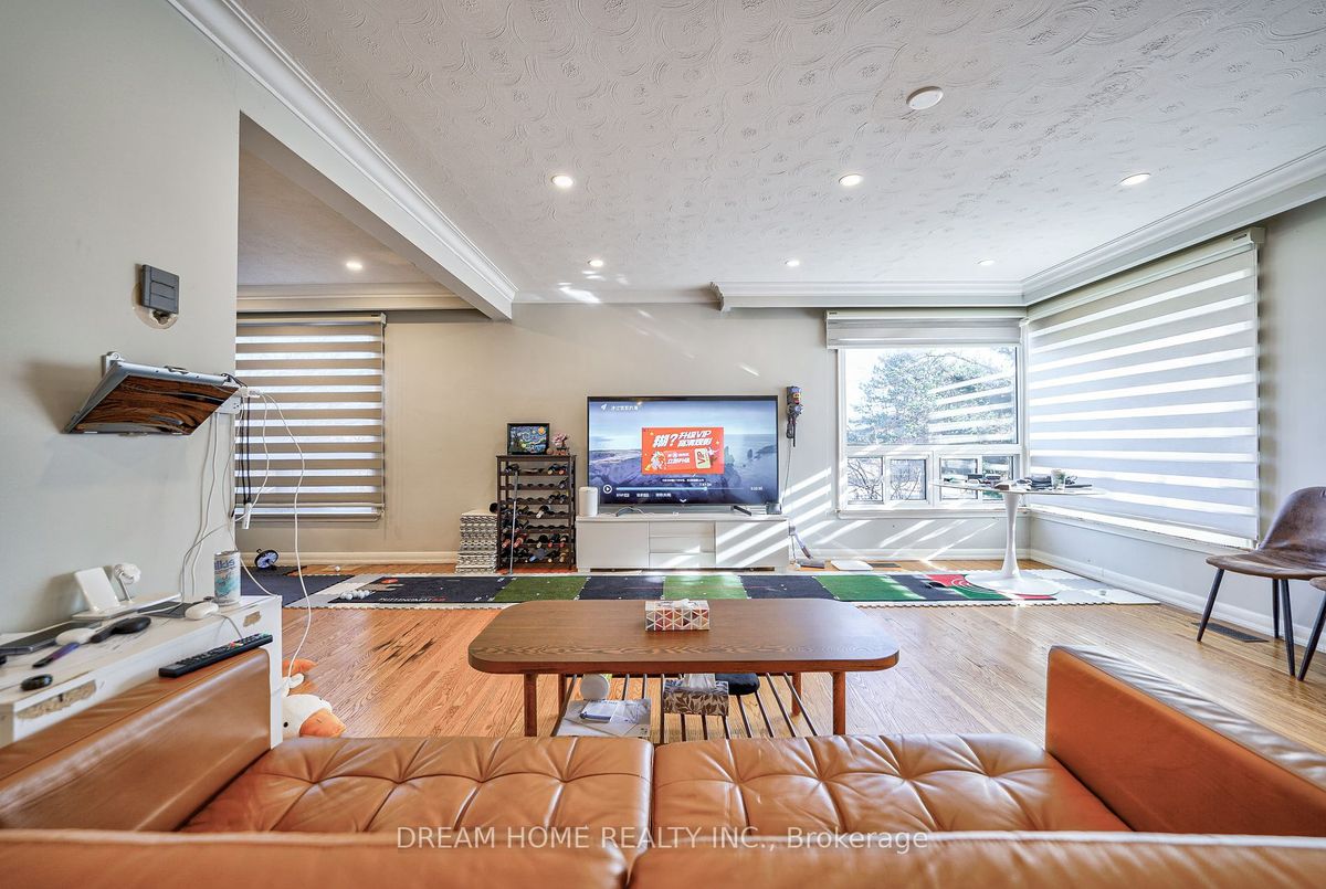 30 Caswell Dr 30 Caswell Dr Toronto