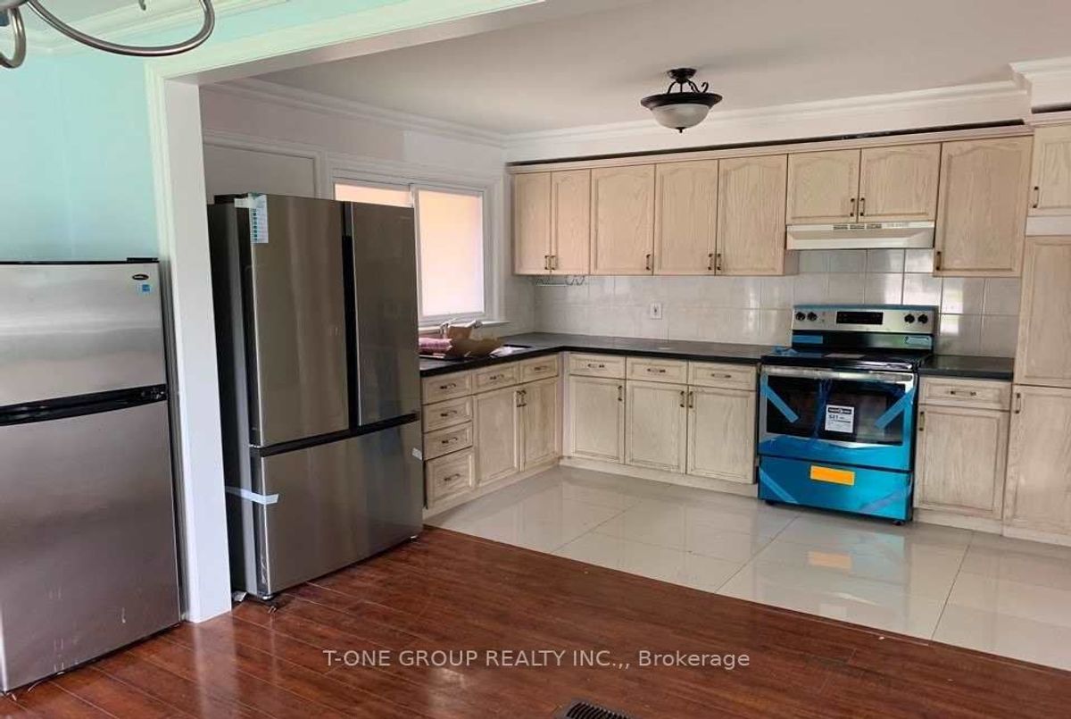 168 Mckee Avenue 168 Mckee Avenue Toronto C14