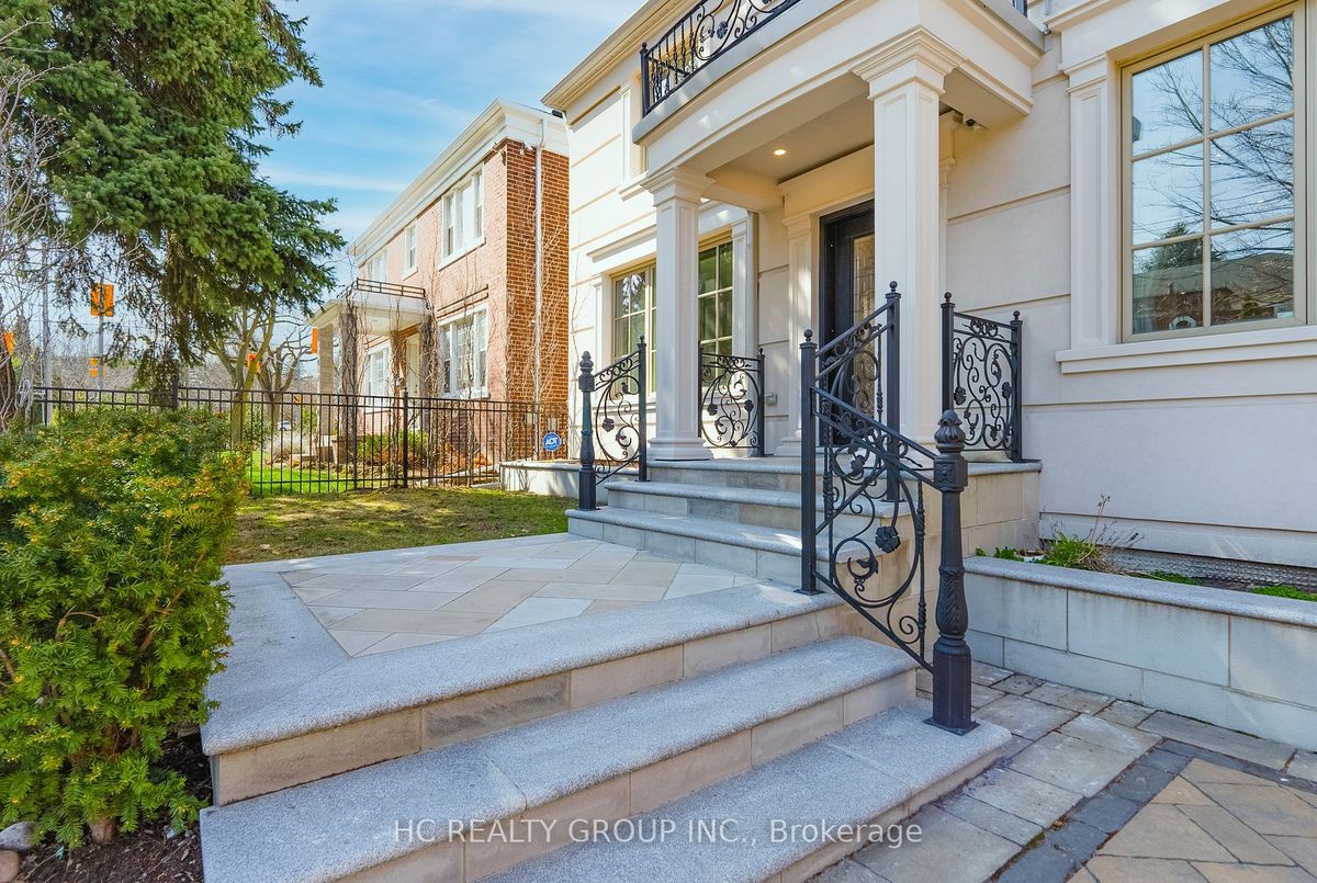 136 Kilbarry Road 136 Kilbarry Road Toronto C03