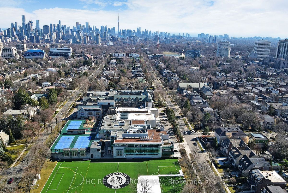 136 Kilbarry Road 136 Kilbarry Road Toronto C03