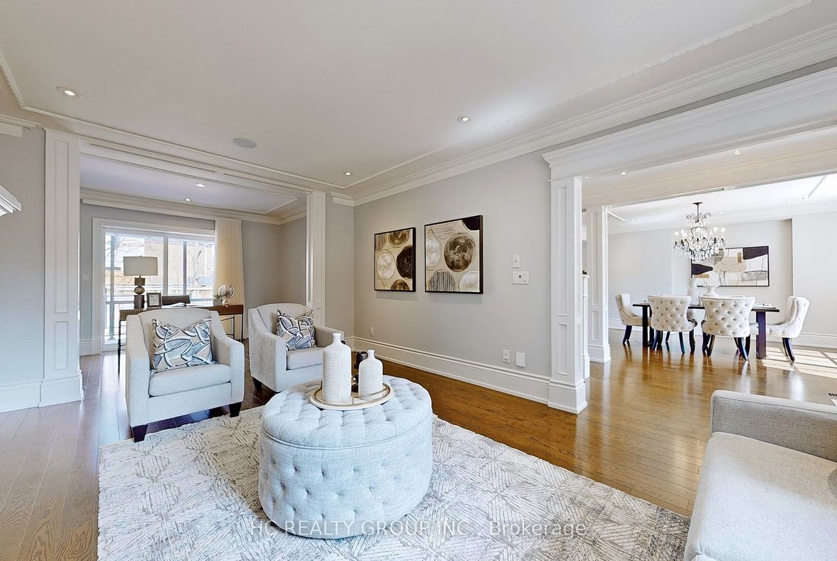 136 Kilbarry Road 136 Kilbarry Road Toronto C03