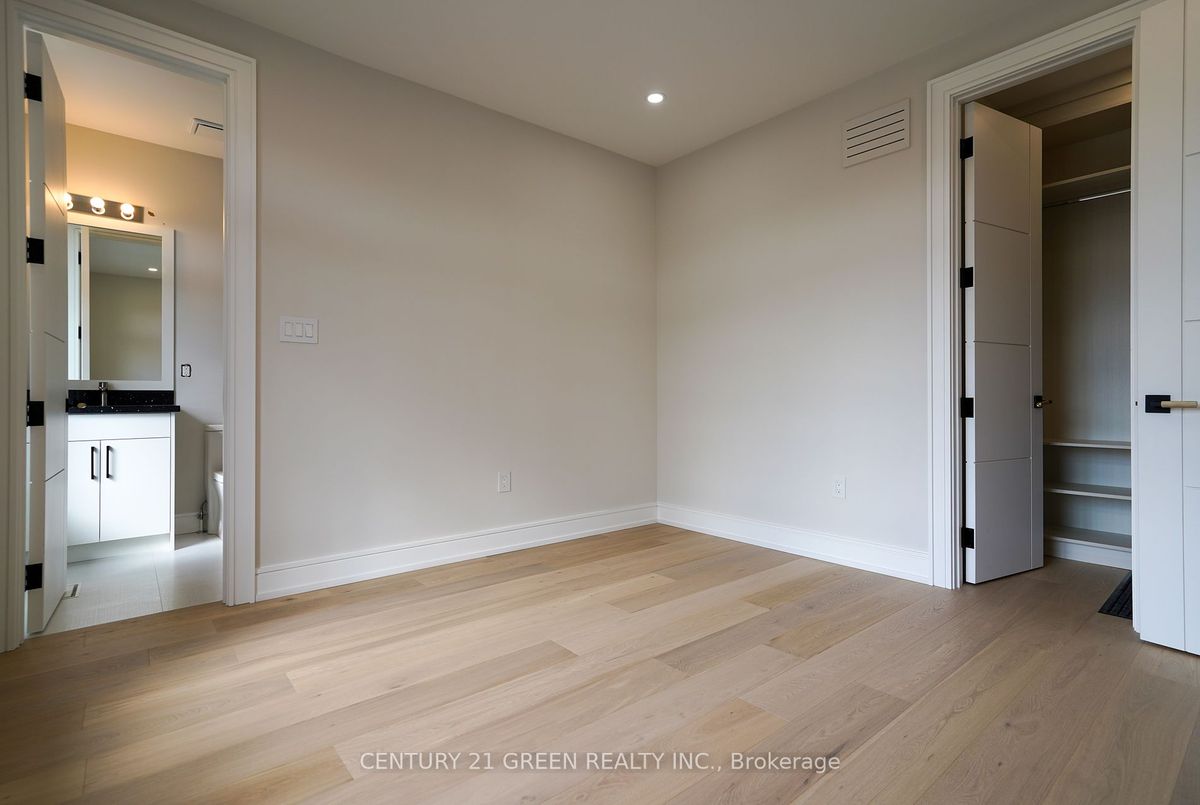 49 Grantbrook St 49 Grantbrook St Toronto