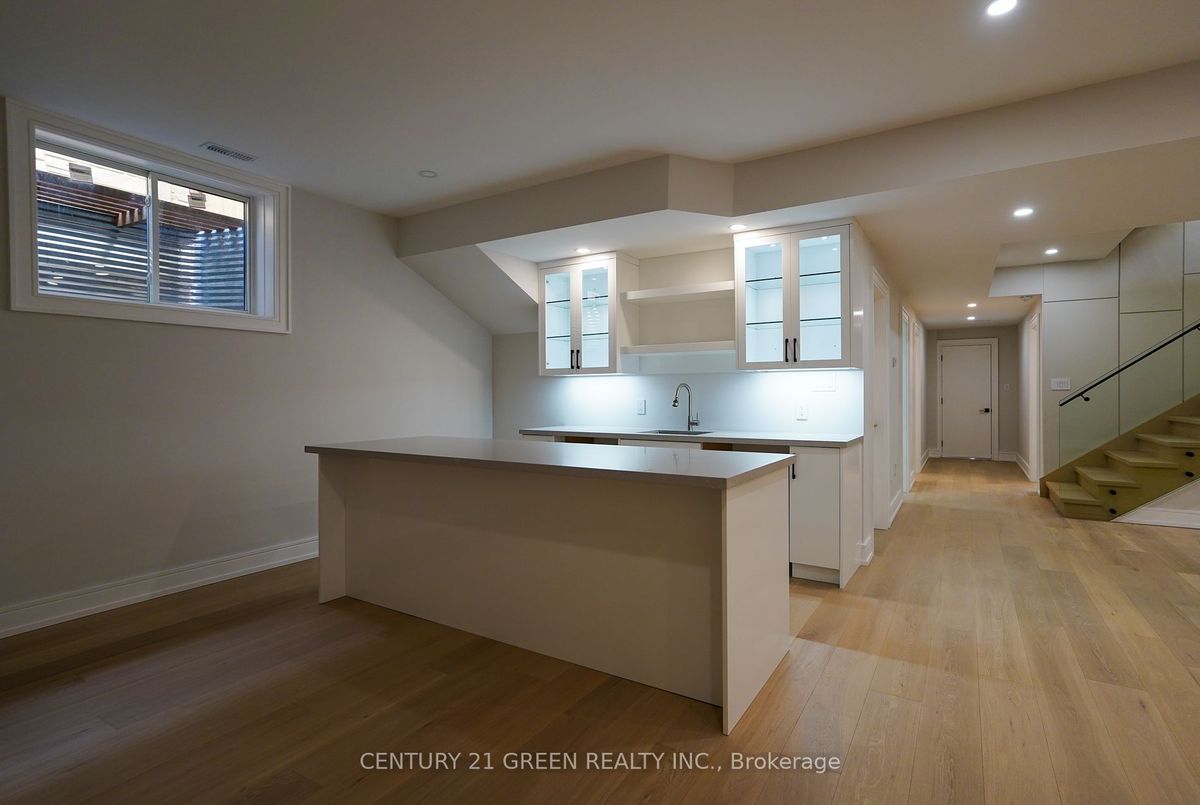 49 Grantbrook St 49 Grantbrook St Toronto