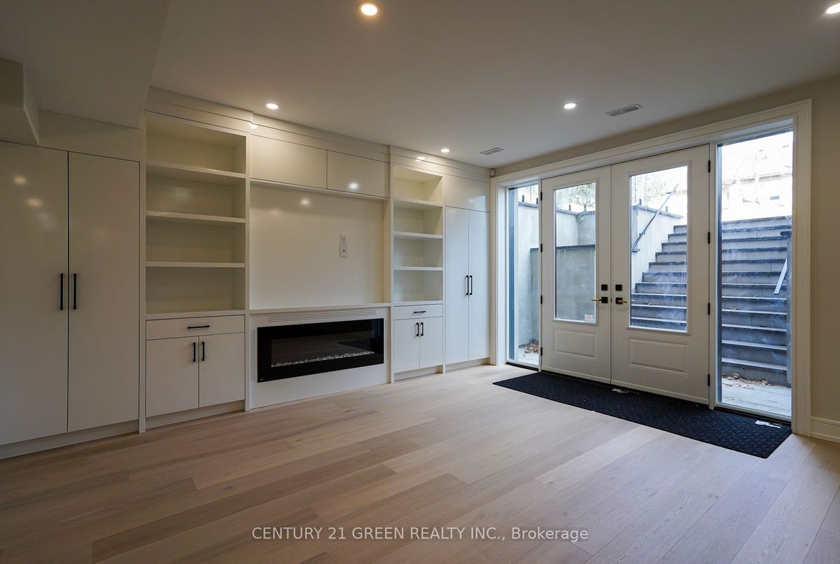 49 Grantbrook St 49 Grantbrook St Toronto