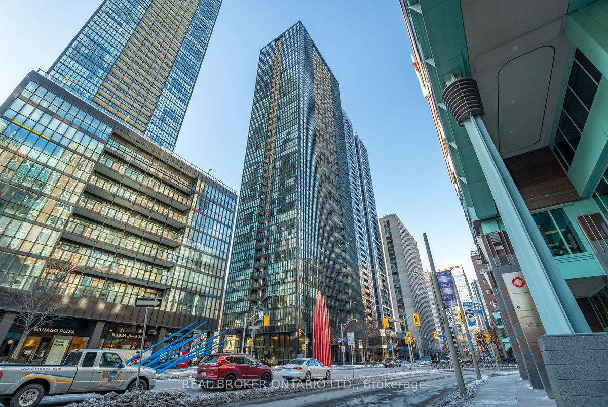 3903-110 Charles Street E 3903-110 Charles Street E Toronto C08