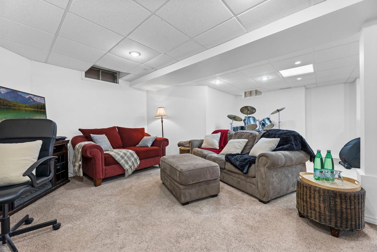 1586 Saugeen Drive 1586 Saugeen Drive Pickering