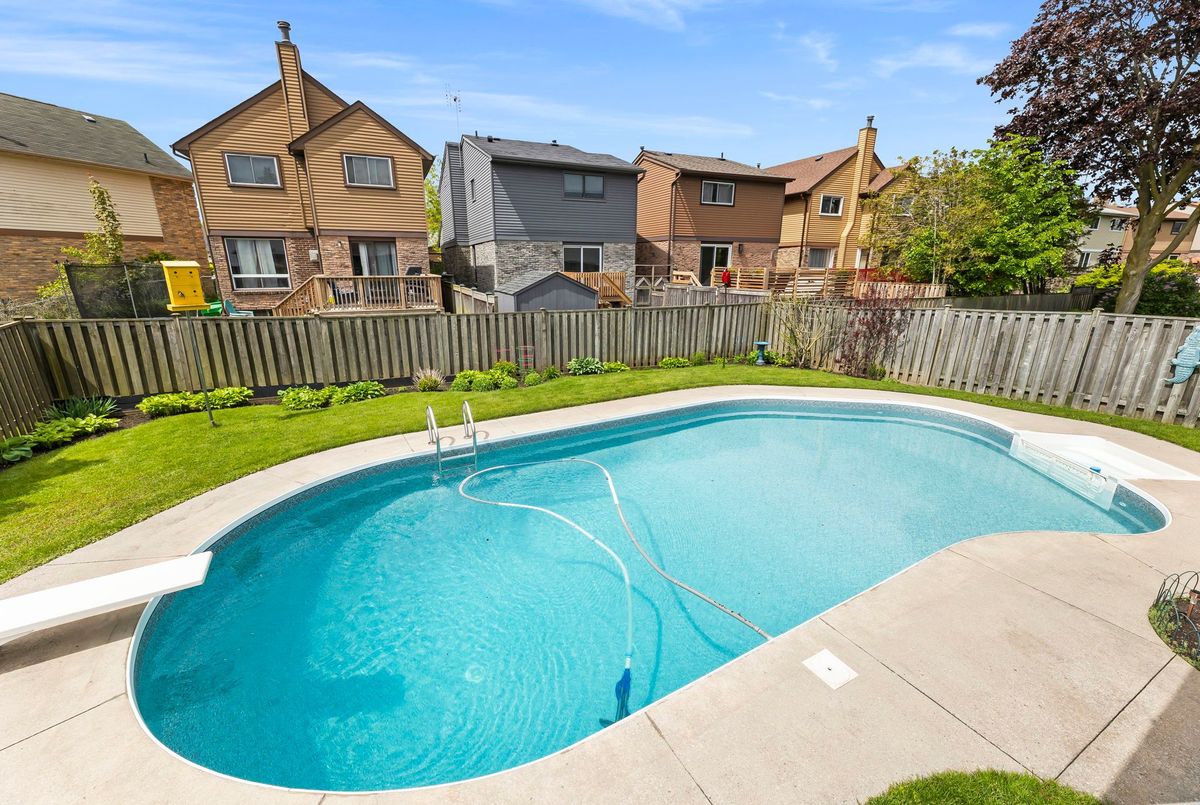 25 Cowling Crescent 25 Cowling Crescent Ajax