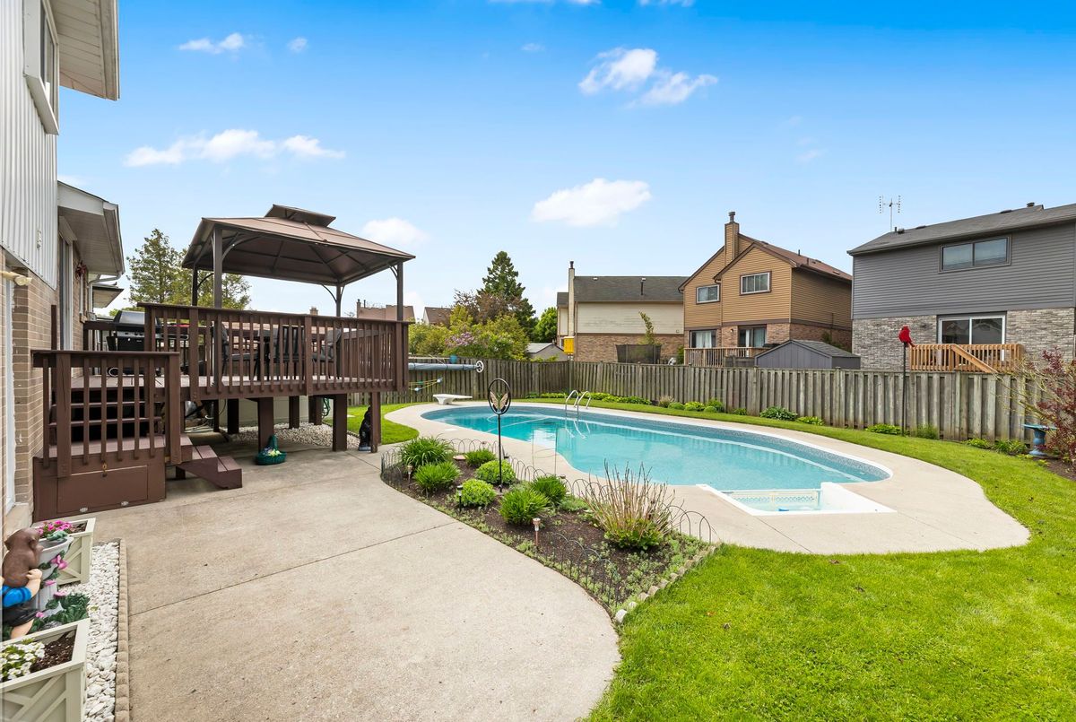 25 Cowling Crescent 25 Cowling Crescent Ajax