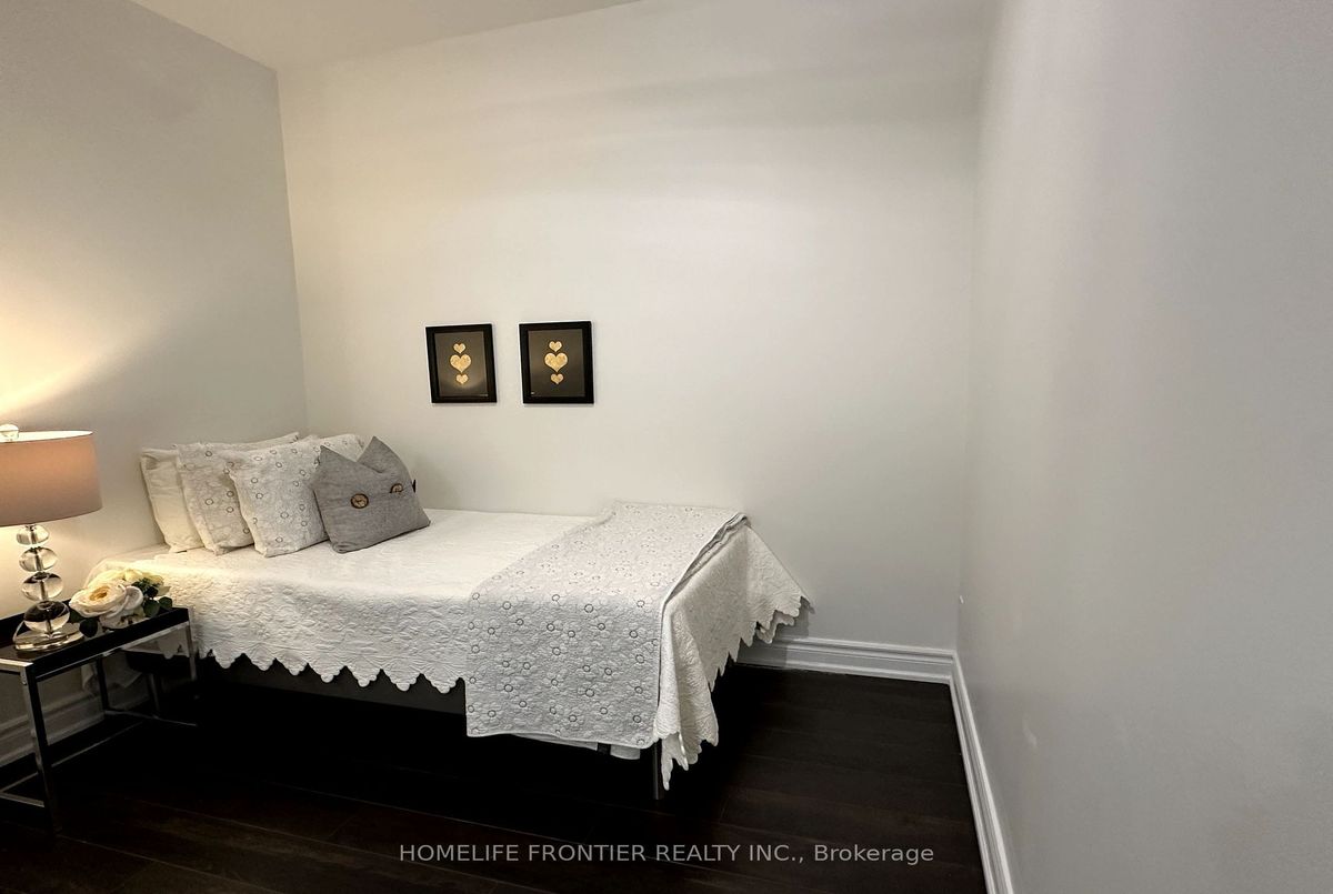 B-6 Rosebank Drive B-6 Rosebank Drive Toronto E11