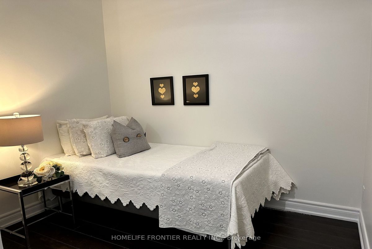 B-6 Rosebank Drive B-6 Rosebank Drive Toronto E11