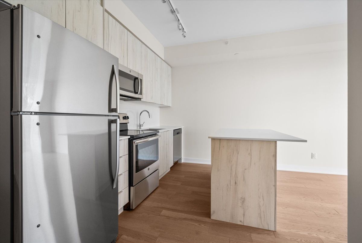 409-1350 Kingston Road 409-1350 Kingston Road Toronto E06