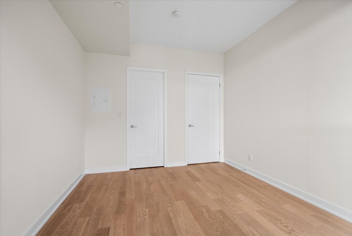 409-1350 Kingston Road 409-1350 Kingston Road Toronto E06