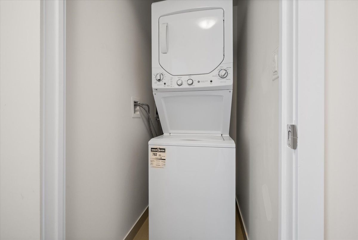 409-1350 Kingston Road 409-1350 Kingston Road Toronto E06