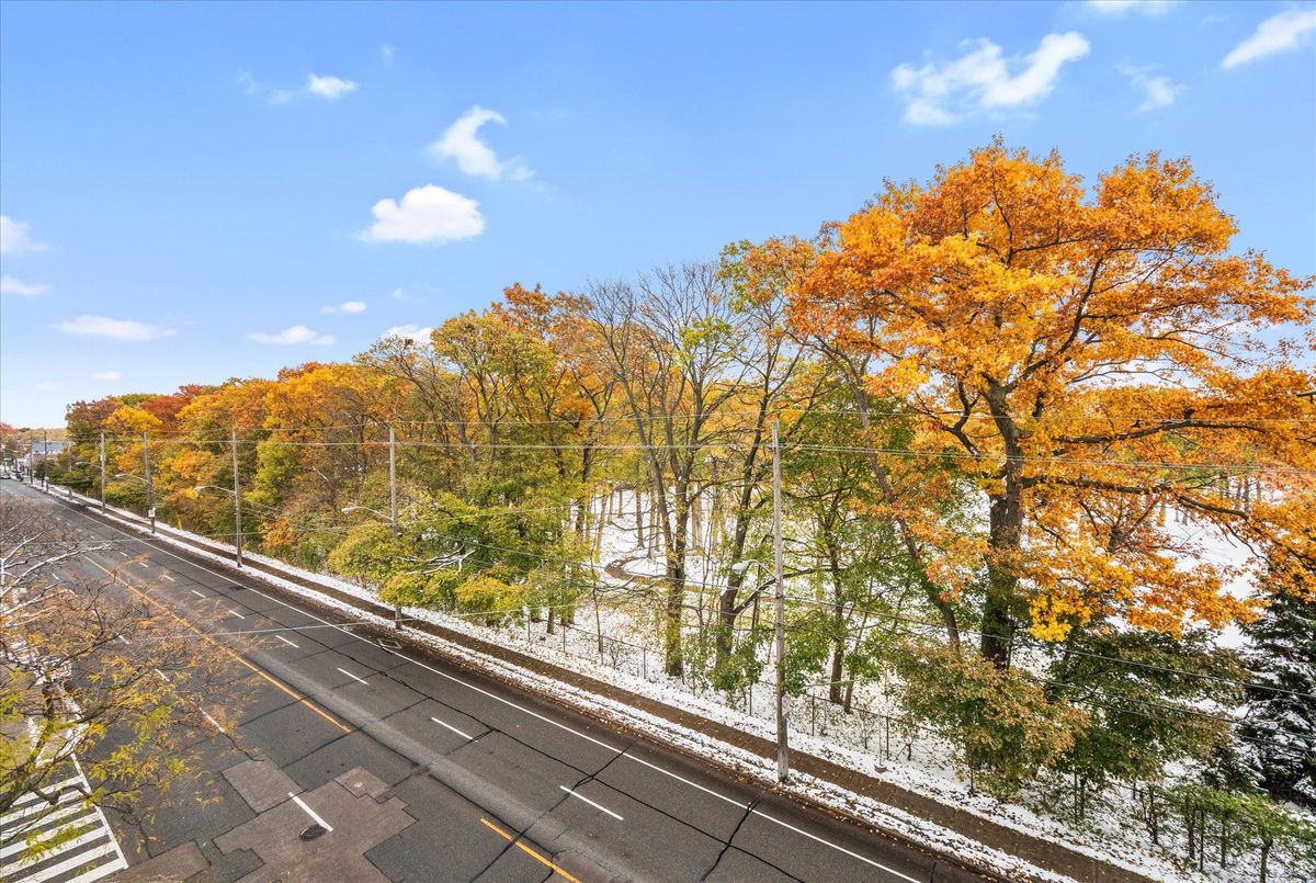 409-1350 Kingston Road 409-1350 Kingston Road Toronto E06