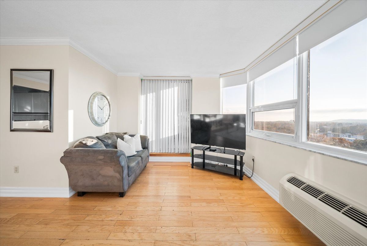 1504-121 Ling Road 1504-121 Ling Road Toronto E10