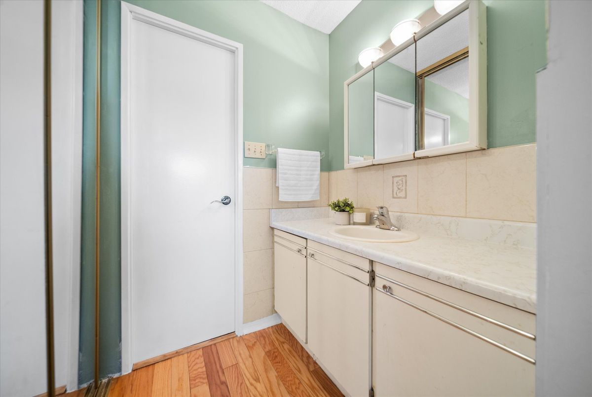 1504-121 Ling Road 1504-121 Ling Road Toronto E10