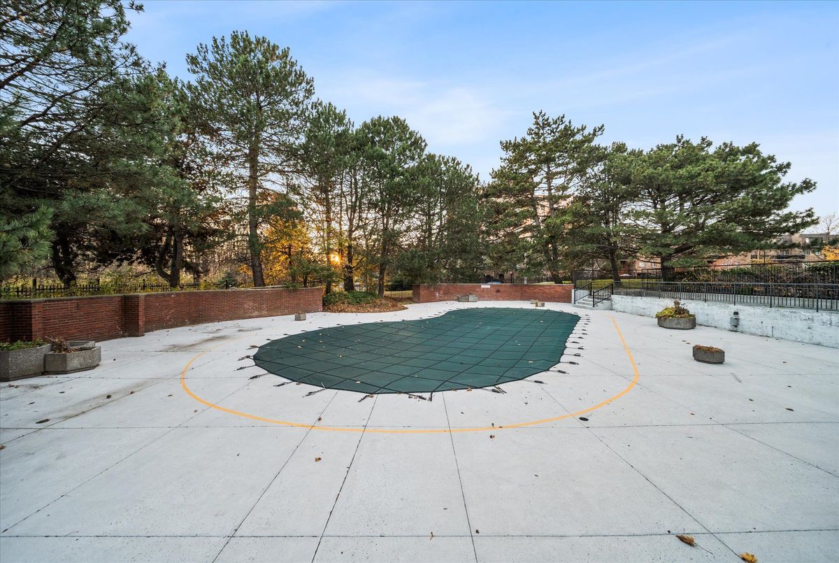 1504-121 Ling Road 1504-121 Ling Road Toronto E10