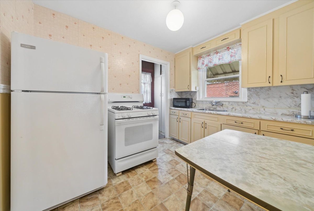 51 Bertha Avenue 51 Bertha Avenue Toronto E04