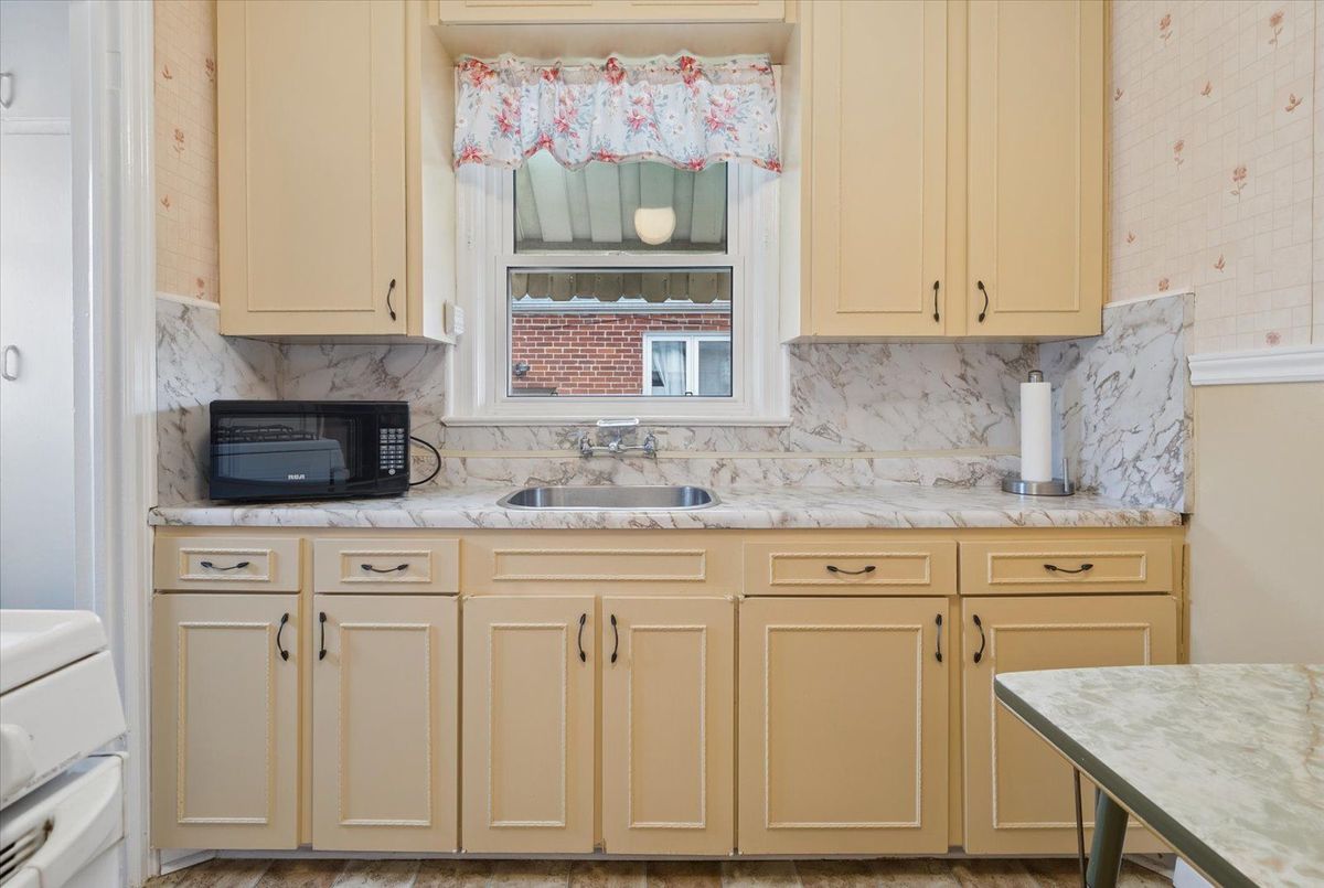51 Bertha Avenue 51 Bertha Avenue Toronto E04