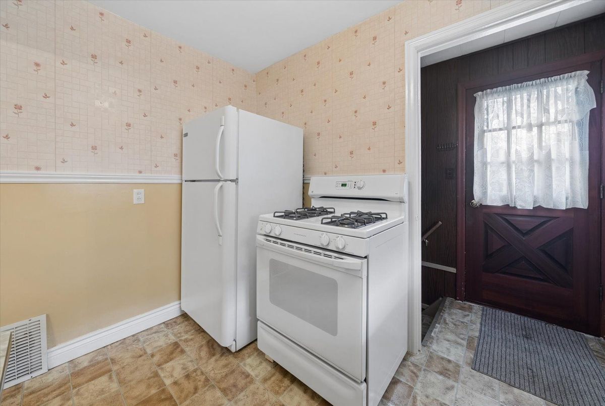 51 Bertha Avenue 51 Bertha Avenue Toronto E04
