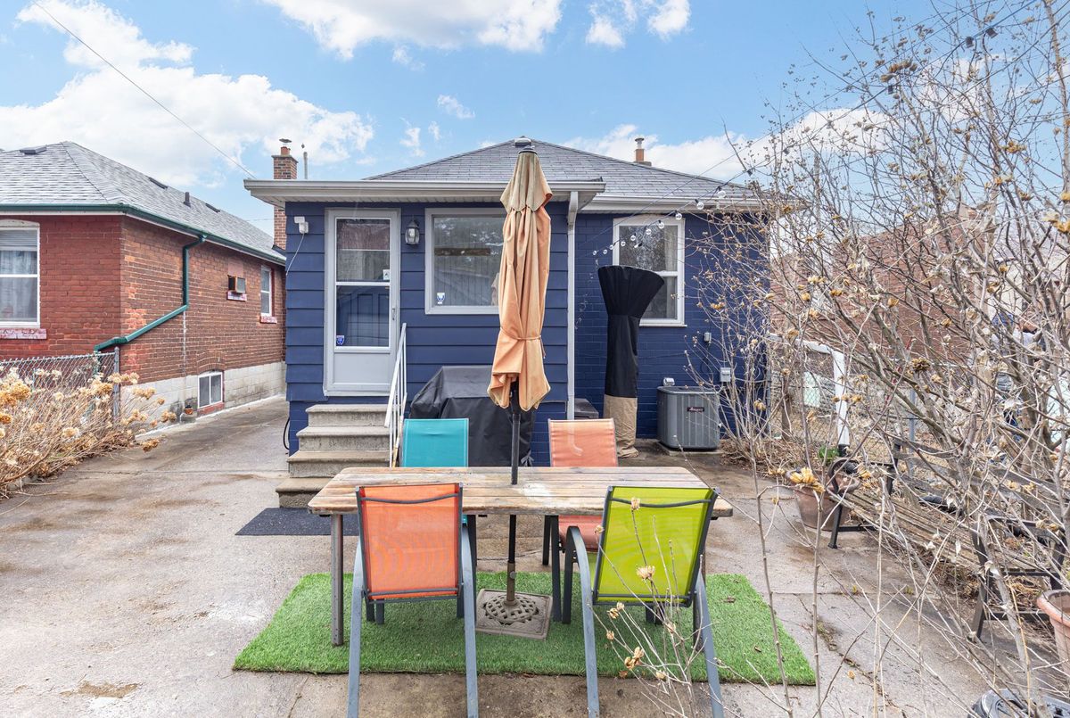 1105 Greenwood Avenue 1105 Greenwood Avenue Toronto E03