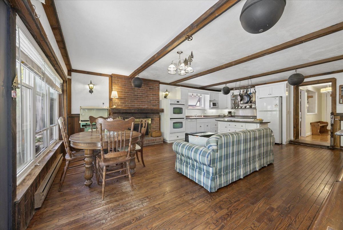 23 Larwood Boulevard 23 Larwood Boulevard Toronto E08