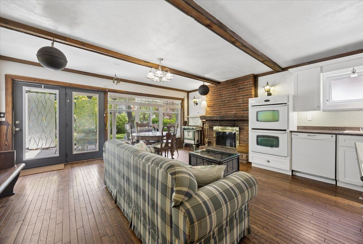 23 Larwood Boulevard 23 Larwood Boulevard Toronto E08