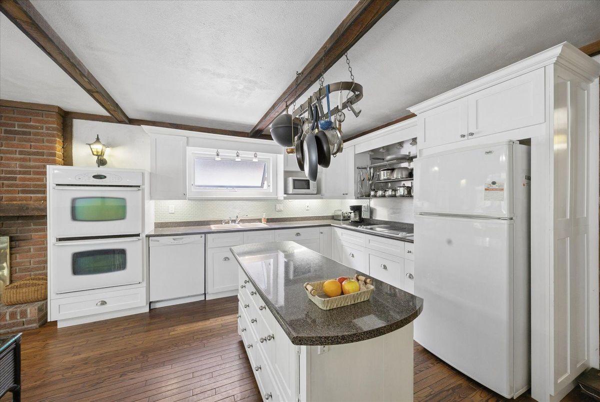 23 Larwood Boulevard 23 Larwood Boulevard Toronto E08
