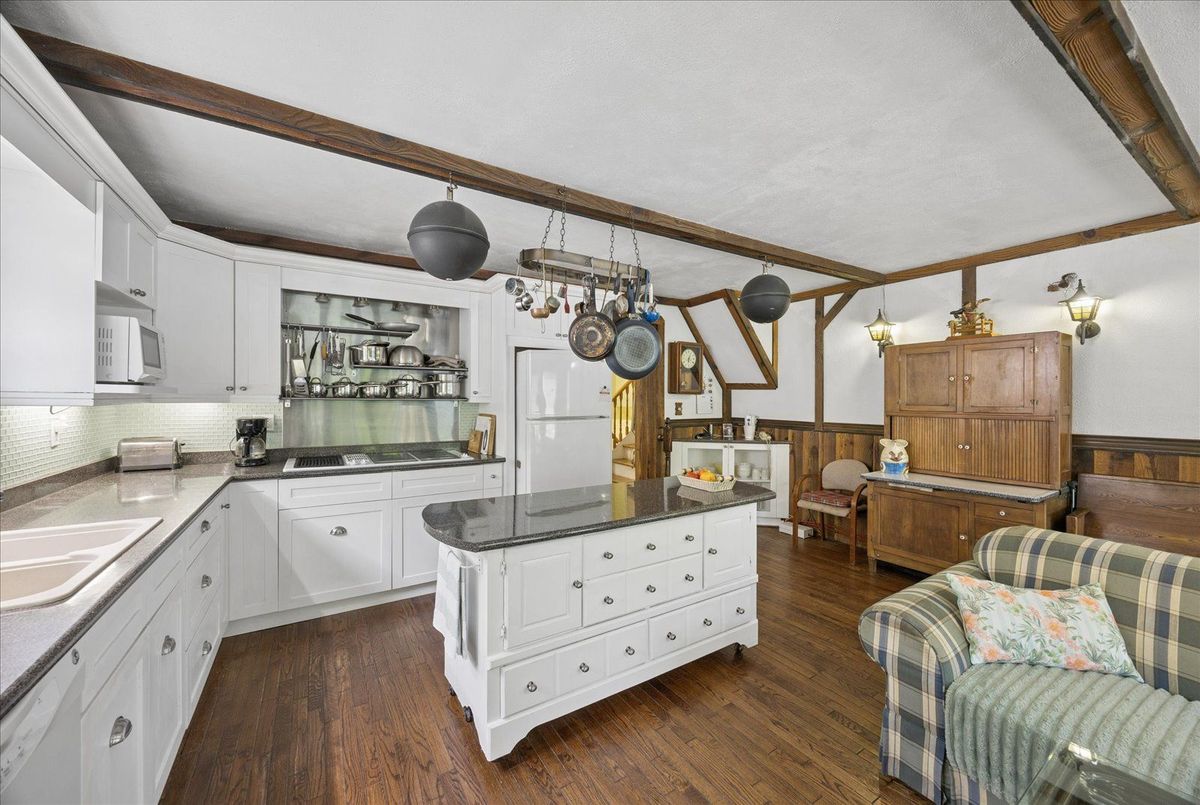 23 Larwood Boulevard 23 Larwood Boulevard Toronto E08