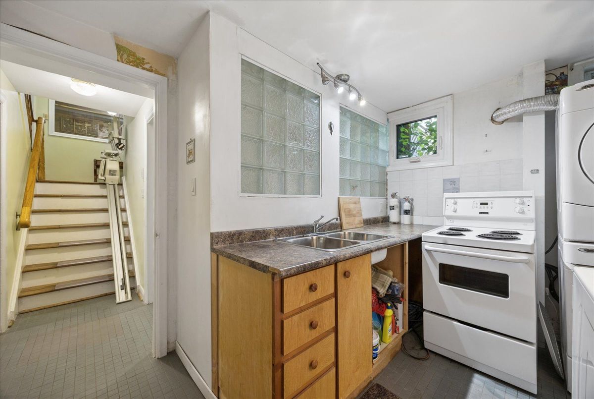 23 Larwood Boulevard 23 Larwood Boulevard Toronto E08