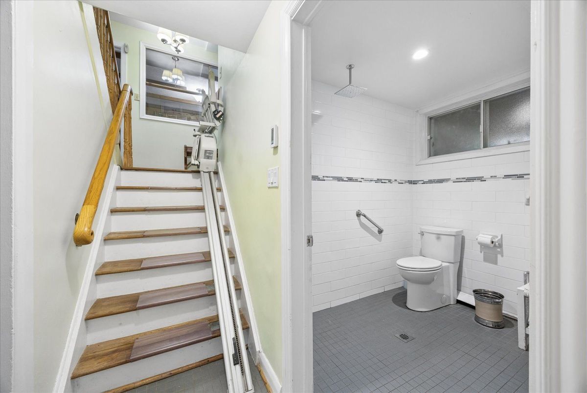 23 Larwood Boulevard 23 Larwood Boulevard Toronto E08