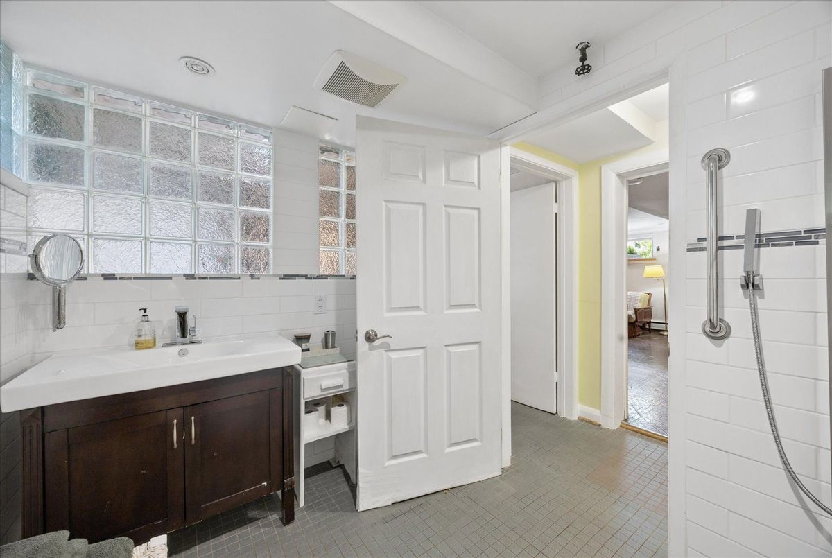23 Larwood Boulevard 23 Larwood Boulevard Toronto E08