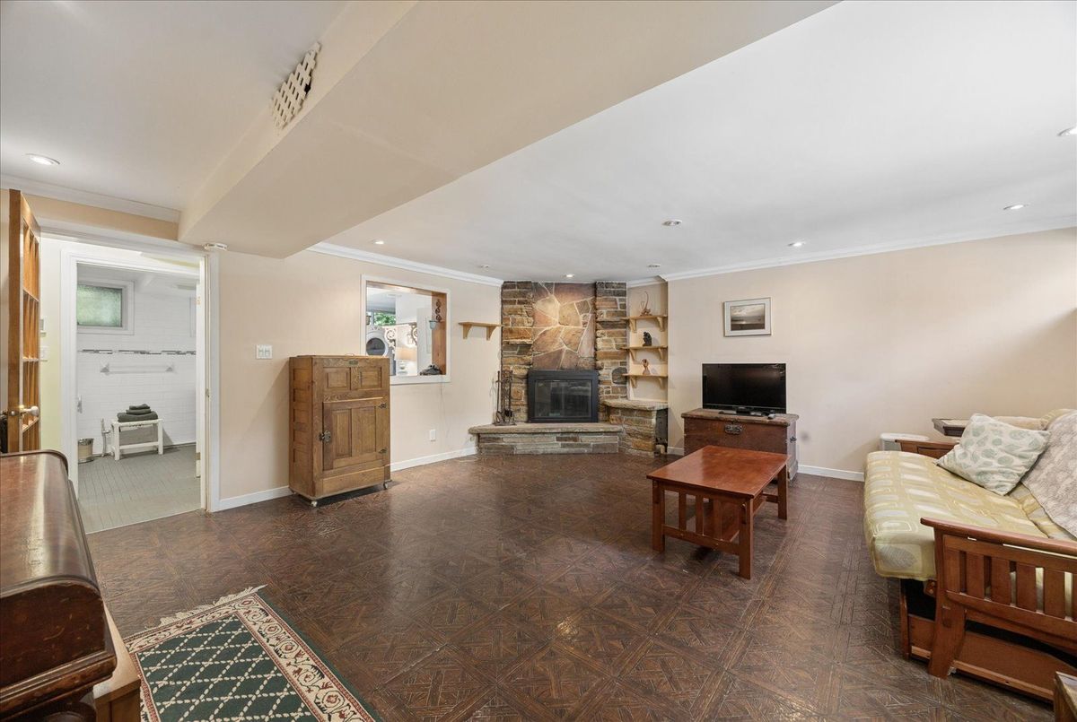 23 Larwood Boulevard 23 Larwood Boulevard Toronto E08