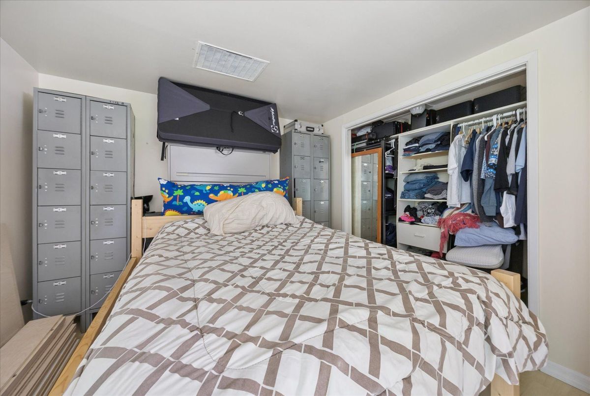 23 Larwood Boulevard 23 Larwood Boulevard Toronto E08