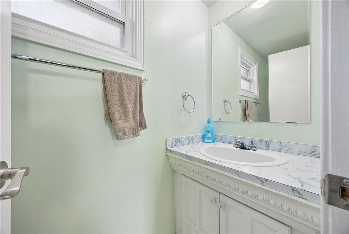 23 Larwood Boulevard 23 Larwood Boulevard Toronto E08